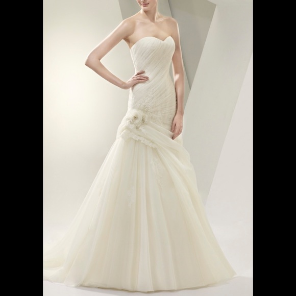 Ivory Enzoani Wedding Gown - Picture 4 of 12